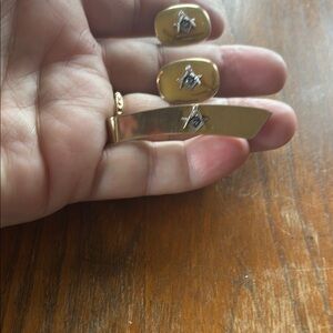 Vintage Simmons mirror finish gold tone Masonic logo cuff links and tie bar set